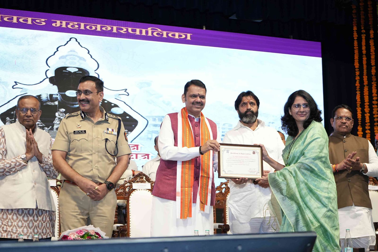 CM Devendra Fadnavis felicitating Dr. Vaishali Wangikar