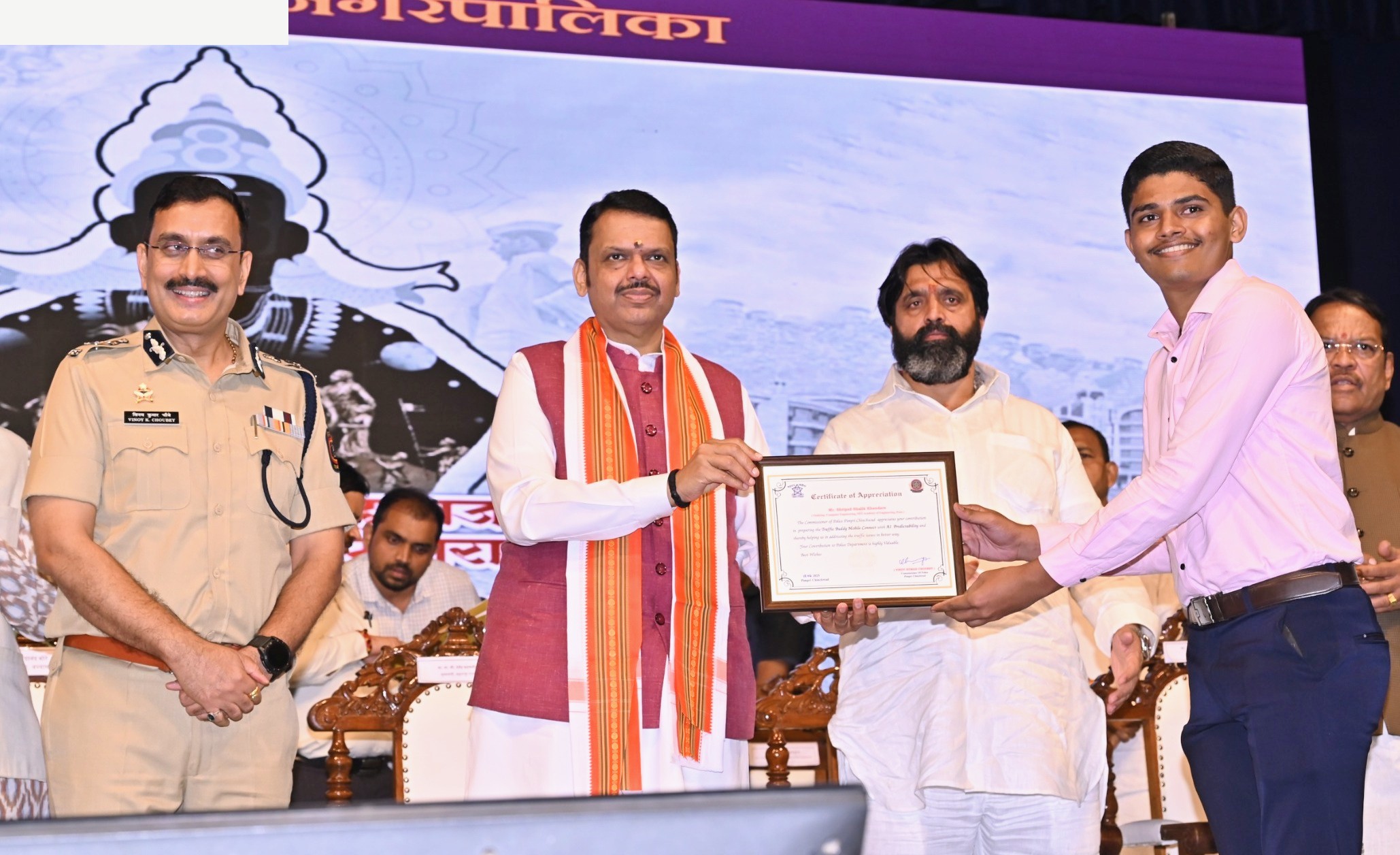 CM Devendra Fadnavis felicitating Shripad Khandare